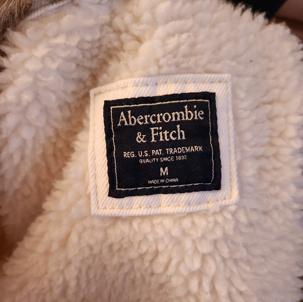 Abercrombie & Fitch white denim jacket with sherpa lining,,, NWOT - Picture 5 of 6